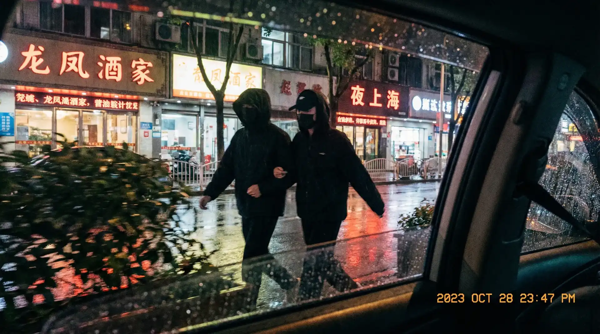 熊猫体育app - 顶流明星深夜密会现场抓拍照片